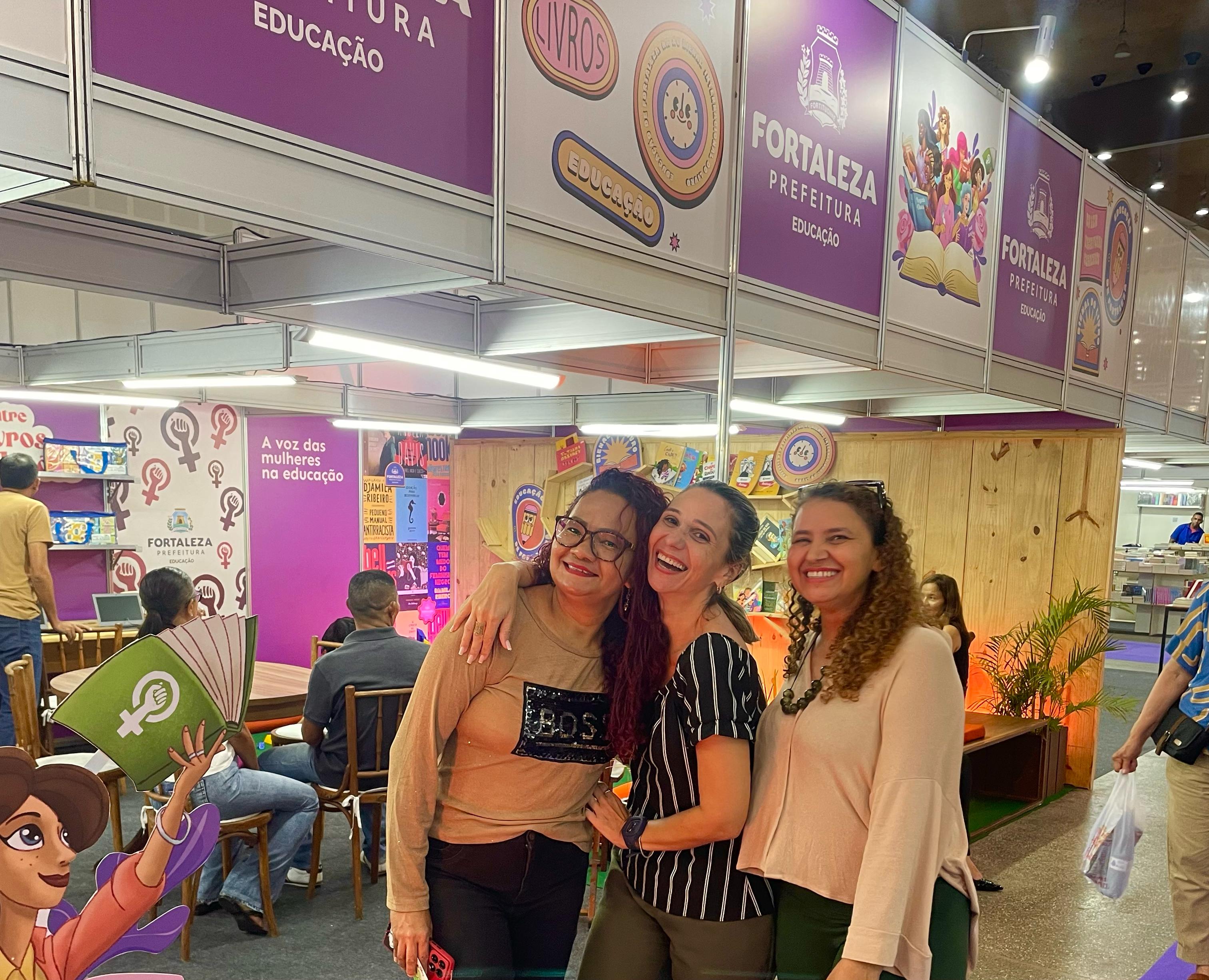 As amigas Sônia Elane, Maria José Nunes e Rose Medeiros posam para a foto